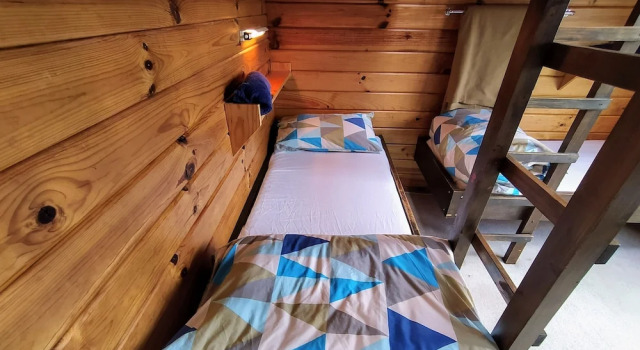 Кровать в общем номере Porters Lodge