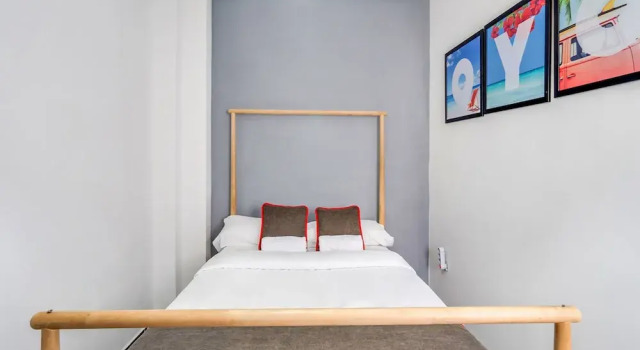 OYO Ruzafa Guesthouse, Забронировать Отель Эшампле 