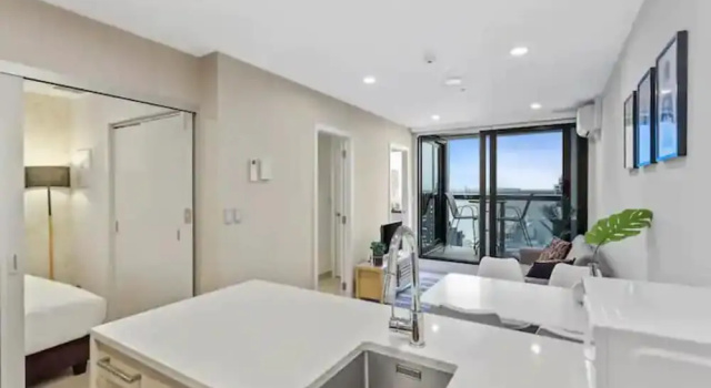 Stunning 2BR w/ Views Near Sky Tower- Zodiak Stays
