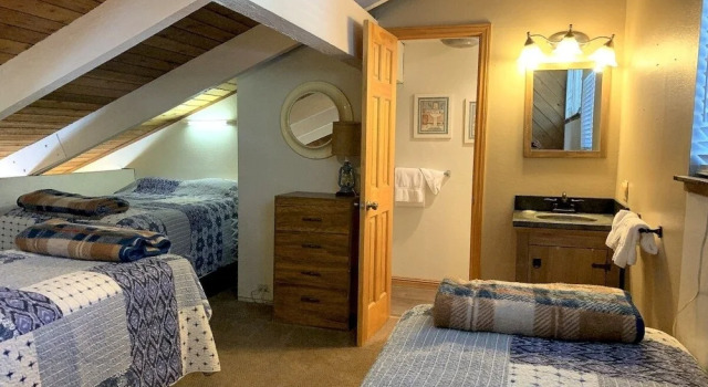 Standard Condos with Free Parking, Забронировать Апартаменты/квартира Отели в центре Маммот-Лейкс, в центре