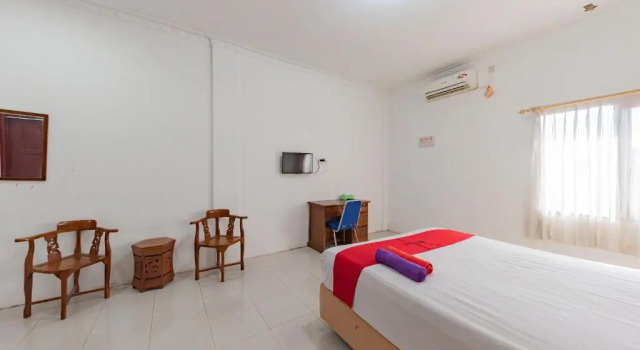 RedDoorz near Samarinda Square, Book Hotel Samarinda 