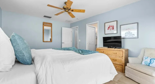 Sunset Harbor Waterfront Villa With Dock Cabana Club, Varaa Villa Huvilat kohteessa Florida Keys, Villa