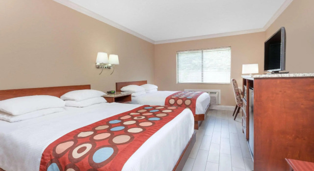 Четырёхместный номер Standard Super 8 by Wyndham Owensboro