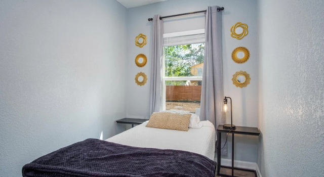 Коттедж с 3 комнатами Charming 3br/1ba Close to Vibrant Downtown