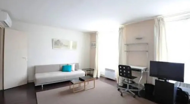 Appartement Sur la Place de Contrescarpe, Забронировать Апартаменты/квартира Отели Парижа с парковкой, рядом с Galerie de Minéralogie et de Géologie, Парковка