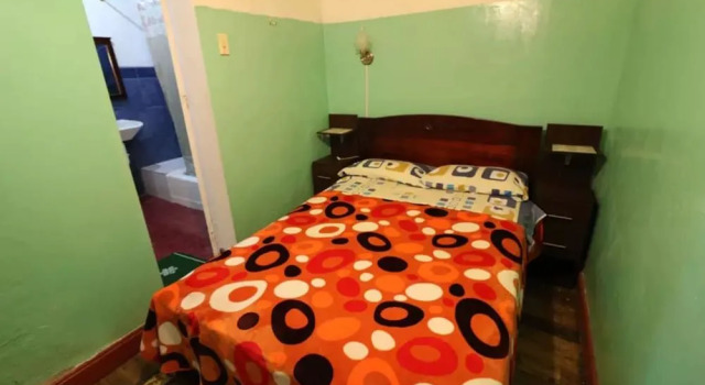 Hostal La Chorrera, Забронировать Отель Centro Histórico Кито, рядом с Del Arbolito Park