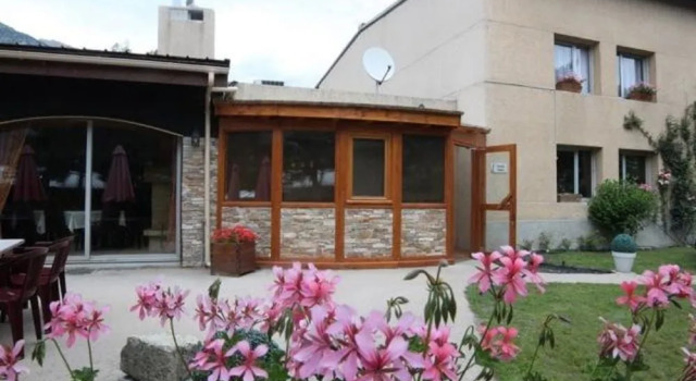 Logis Hotel Le Lac, Забронировать Отель Амбрён Lac de Serre-Ponçon