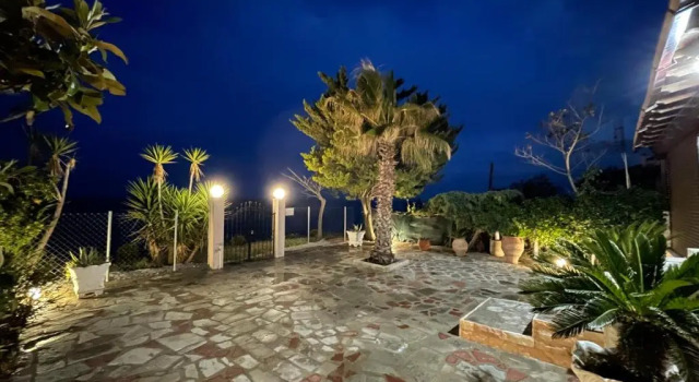 Коттедж Holiday Home Sea Front