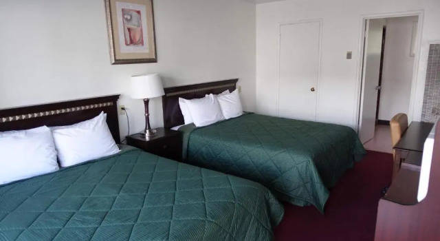 Четырёхместный номер Standard Discovery Inn - Eureka