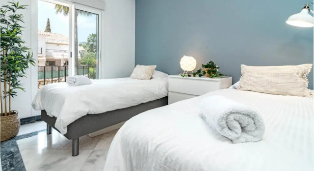 Contemporary 2BR Apt with Terrace in Nueva Andalucia 'The Golf Valley', Book Hotel Nueva Andalucia Andalusien