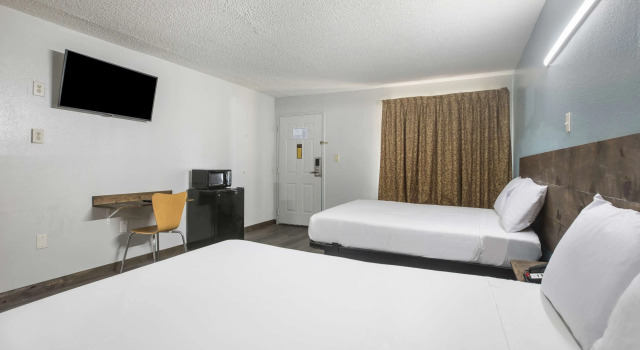 Четырёхместный номер Standard Americas Best Value Inn Stockbridge