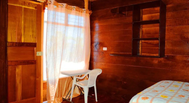 Chalet Castillo, Book Chalet Hoteller i El Estor med pool, Swimmingpool