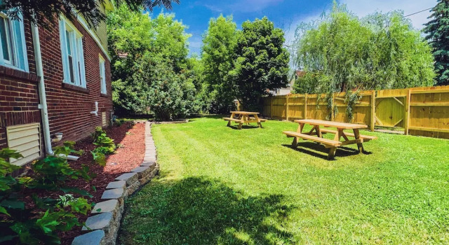 Коттедж Classic The Trotter Manor - With Private Yard & Parking, Near Falls & Casino by Niagara Hospital