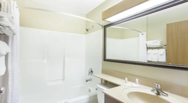 Номер Standard Super 8 by Wyndham Richlands/Claypool Hill Area
