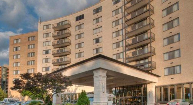 Clarion Collection Hotel Arlington Court Suites, Забронировать Отель Отели Арлингтон с завтраком, рядом с Women in Military Service for America Memorial, Завтраки