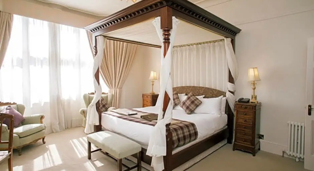 Номер Superior The Falcon Hotel