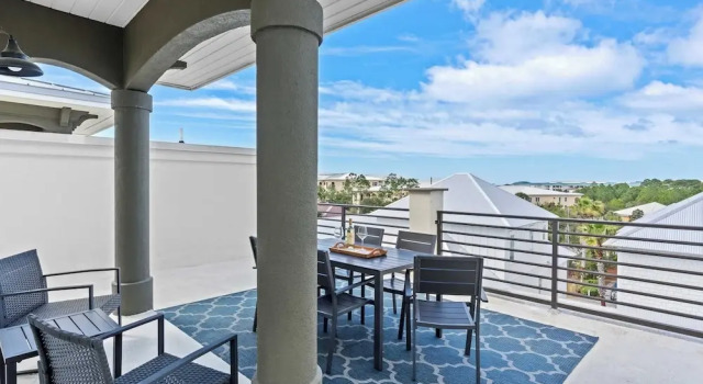 Коттедж Emerald Paradise 2 Blocks to Beach Rooftop Patio + Pool Access Sleeps 10