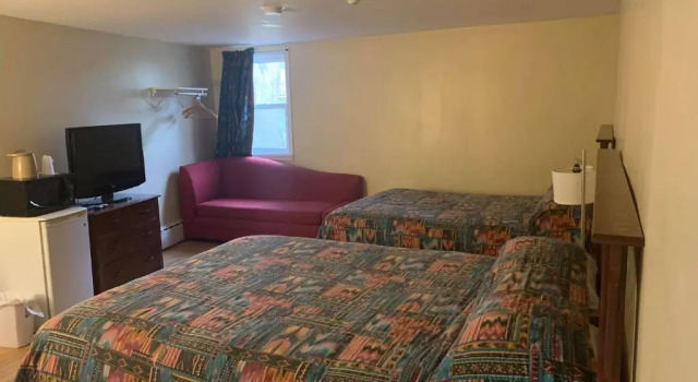 Четырёхместный номер Standard Stonehouse Motel and Restaurant