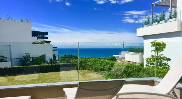 Апартаменты Luxurious Vacational Home With 3 Bedrooms And Pool At Cabopino Golf Marbella