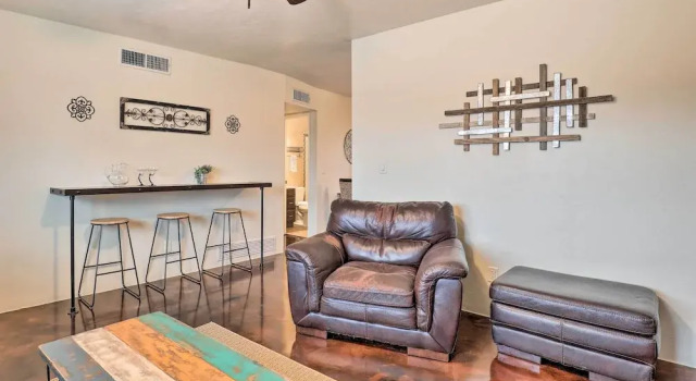 Коттедж с 2 комнатами Sunny Tucson Abode w/ Fire Pit 9 Mi to U of A