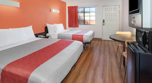 Четырёхместный номер Deluxe Motel 6-Thousand Oaks, CA