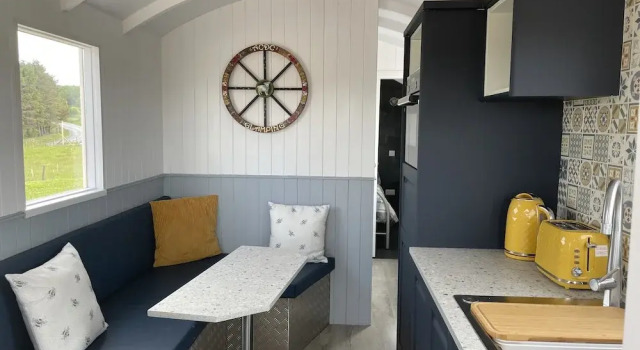 Acdc Glamping, Campervan , Caravan and Tent Resort, Boek Camping Campings & glamping in Scotland, Camping