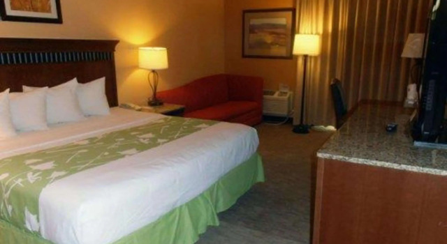 Двухместный люкс Quality Inn & Suites Fort Collins East