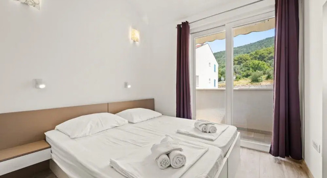 Enchanting Summer Apartment With Sea View, Prenota Appartamento Hotel a Isole Quarnerine con parcheggio, Parcheggio