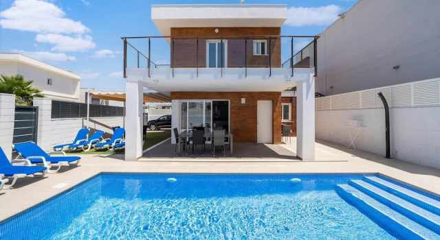Вилла Sunny Villa With Private Pool