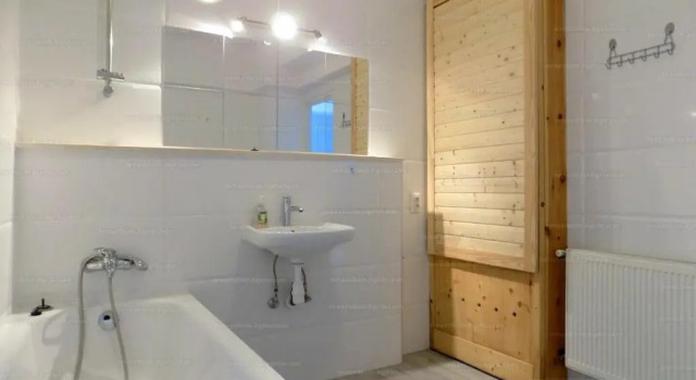 Апартаменты Romantic two bedroom apartment in the hills of Budapest with private parking