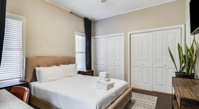 Lafayette Getaway-a Cozy Private Bedroom Close to Downtown With Shared Spaces