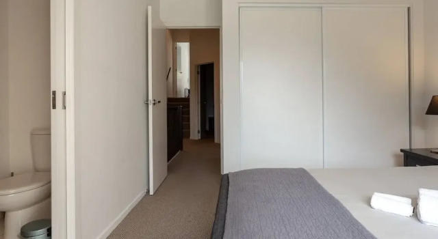 Queenstown's Best Downtown Location - Great Views, Забронировать Отель Куинстаун 