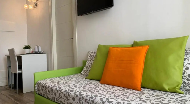 B&B Casa Caracciolo, Забронировать Отель «постель и завтрак» Отели Неаполя 3 звезды, рядом с Кафедральный собор Неаполя, 3*