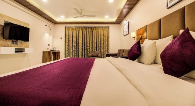 Двухместный номер Luxury с балконом и с красивым видом из окна Nivanta Hotel Panchgani