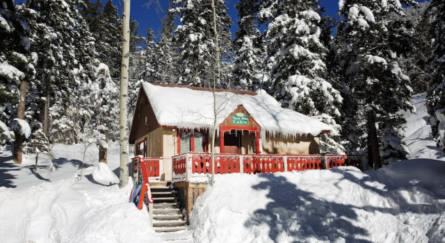Номер Classic Cottam's Lodge by Alpine Village Suites