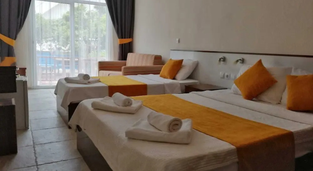 Трёхместный номер Standard с балконом Yahsi Beach Hotel