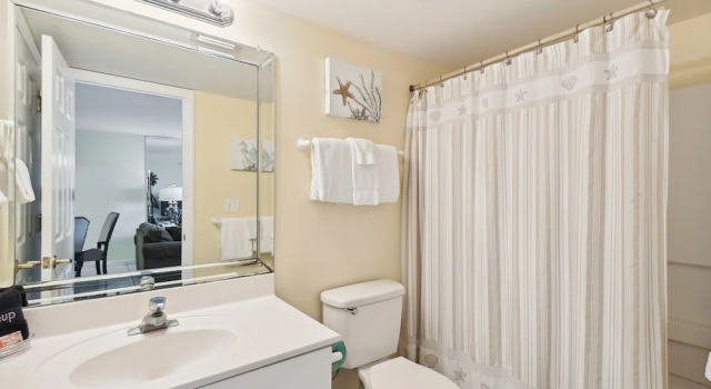 Номер Standard с 2 комнатами Seacrest 504 is a Gulf Front 2 BR on Okaloosa Island by RedAwning
