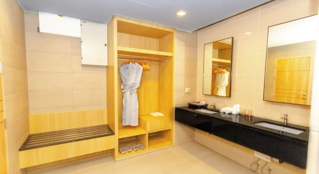 Семейный люкс с балконом и с видом на город The Grand Chaiyapruek Nimman Chiangmai Free Airport Shuttle