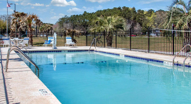 Кровать в общем номере Days Inn by Wyndham Savannah Gateway I-95