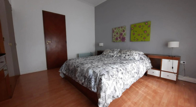 Casa c/amplio jardín, garage y parrilla., Rezerwuj Hotel Tandil Buenos Aires