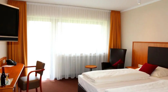 Двухместный номер Comfort с балконом и с видом на реку Hotel Straubs Schöne Aussicht