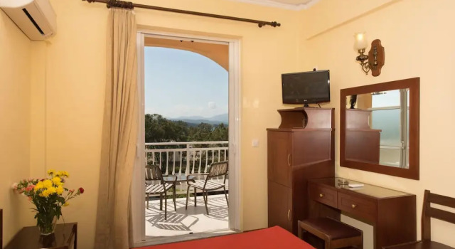 Одноместный номер Standard с балконом Sunset Hotel