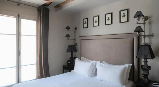 Двухместный номер Superior с балконом Hotel Saint-Louis en LIsle - Notre-Dame