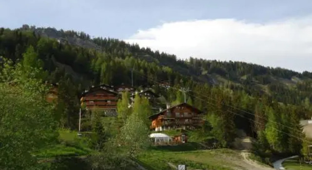 Apartment Mercure 501, Prenota Appartamento Hotel a Canton Vallese con parcheggio, Parcheggio