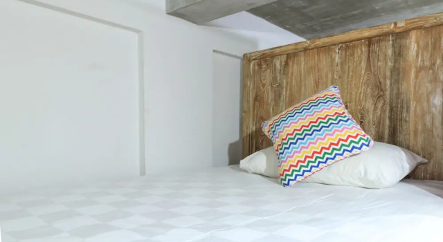 Кровать в общем номере (женский номер) Base Guesthouse and Hostel