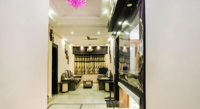 OYO 72185 Hotel Centre Point, Забронировать Отель Отели штата Махараштры 3 звезды, 3*