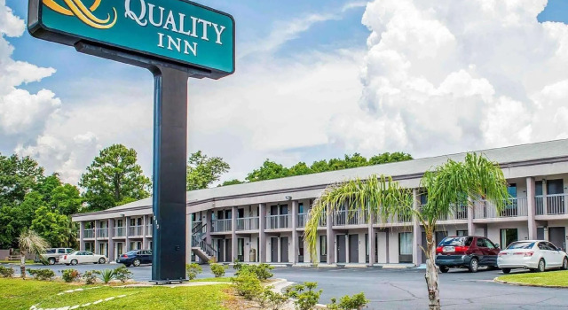 Кровать в общем номере Quality Inn Panama City North