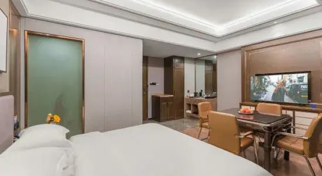Люкс Deluxe Kyriad Hotel (Honggutan Greenland Twin Towers Shop)
