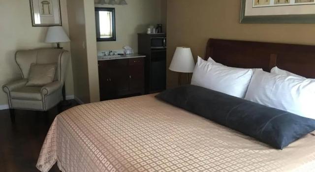 Люкс Deluxe Abram Inn & Suites