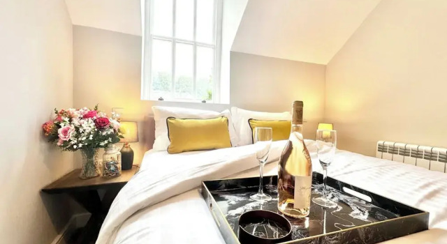 Apartment - Sleeps 2 - Pet Friendly - Parking